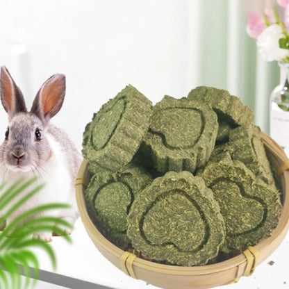 Nutritious Chewable Grass Cake Treat Balls for Rabbits andGuinea Pig