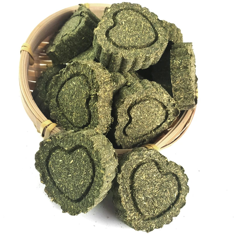 Nutritious Chewable Grass Cake Treat Balls for Rabbits andGuinea Pig