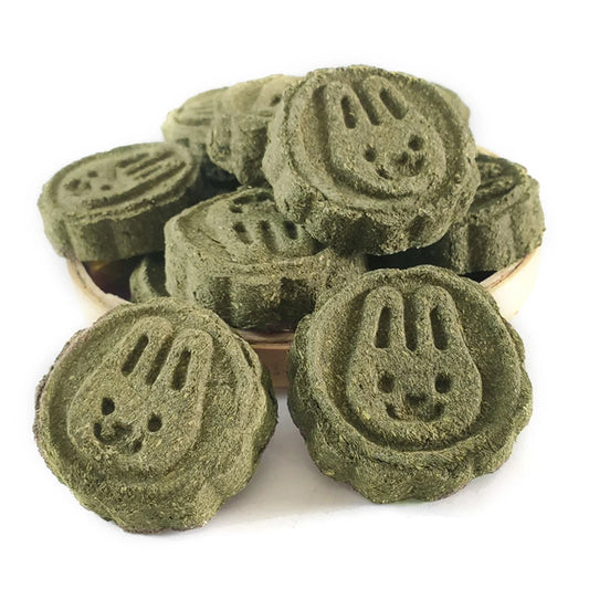 Nutritious Chewable Grass Cake Treat Balls for Rabbits andGuinea Pig